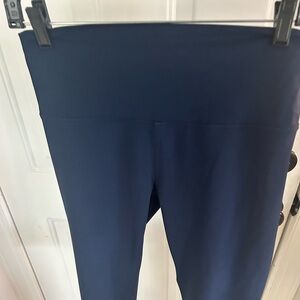 NWOT LULULEMON cropped tights.